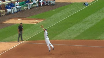 STL@CHC: Bryant leaps to snag a line drive at third