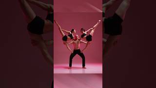 🇺🇦 Model poses for photoshoot📸 5 Acrobatics. 🇺🇦 Model poses for photoshoot📸 5 Acrobatics.