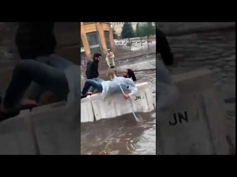 ثورة ١٧ تشرين تجذيف على متن عوائق بلاستيكية فيبحر رياض الصلح