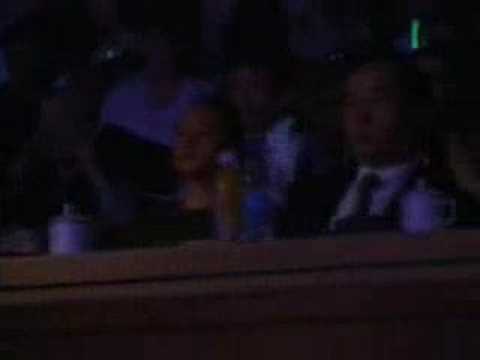 YouTubeで周迅-幸福花園(2003音楽盛典)を視聴