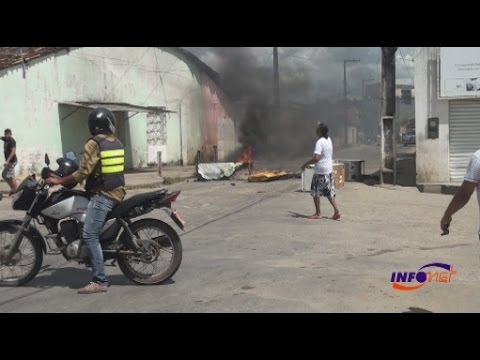 Moradores de São Cristóvão fecham em protesto contra falta de água