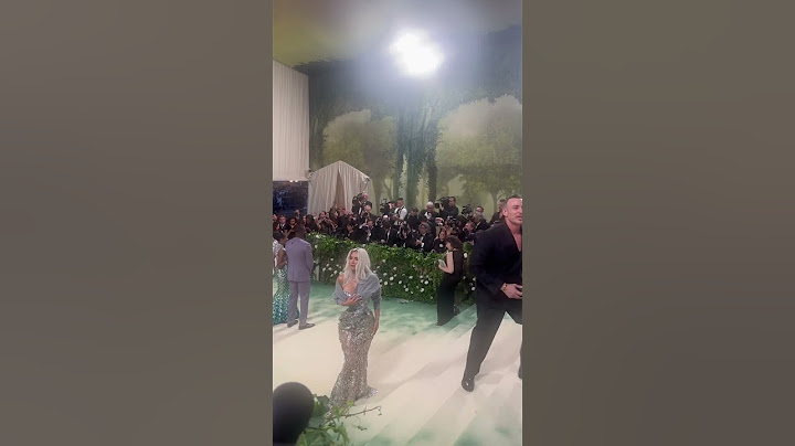 Kim Kardashian arrives in jaw-dropping outfit at the Met Gala