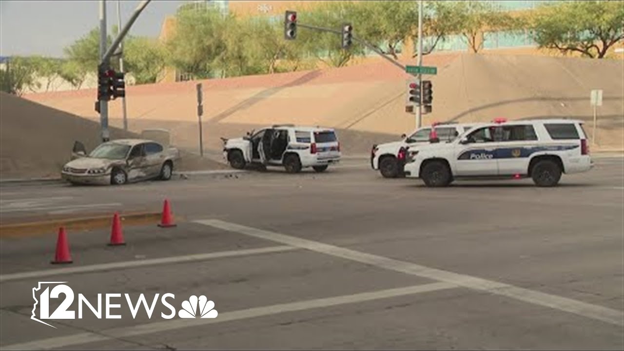 2 Phoenix police officers injured in crash - YouTube
