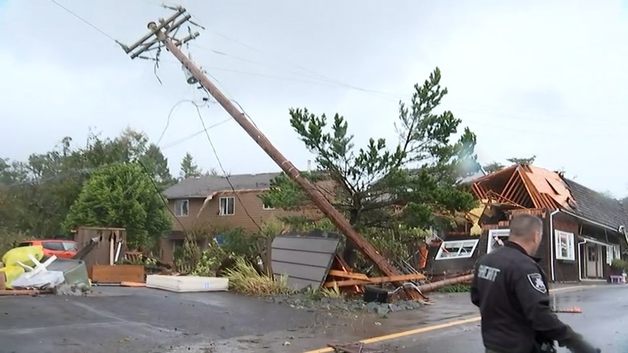 HUGE TORNADO HIT MY HOUSE YouTube