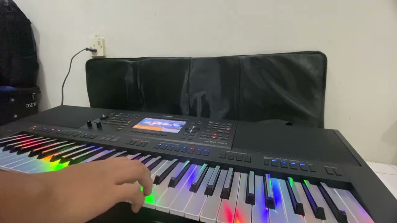 PILIH ANTARA INTAN ENGGAU KACA - KARAOKE VERSION (ANDREWSON NGALAI)