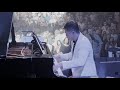 Pianist Plays La Campanella And Then Forces Audience To Stand For The Remix