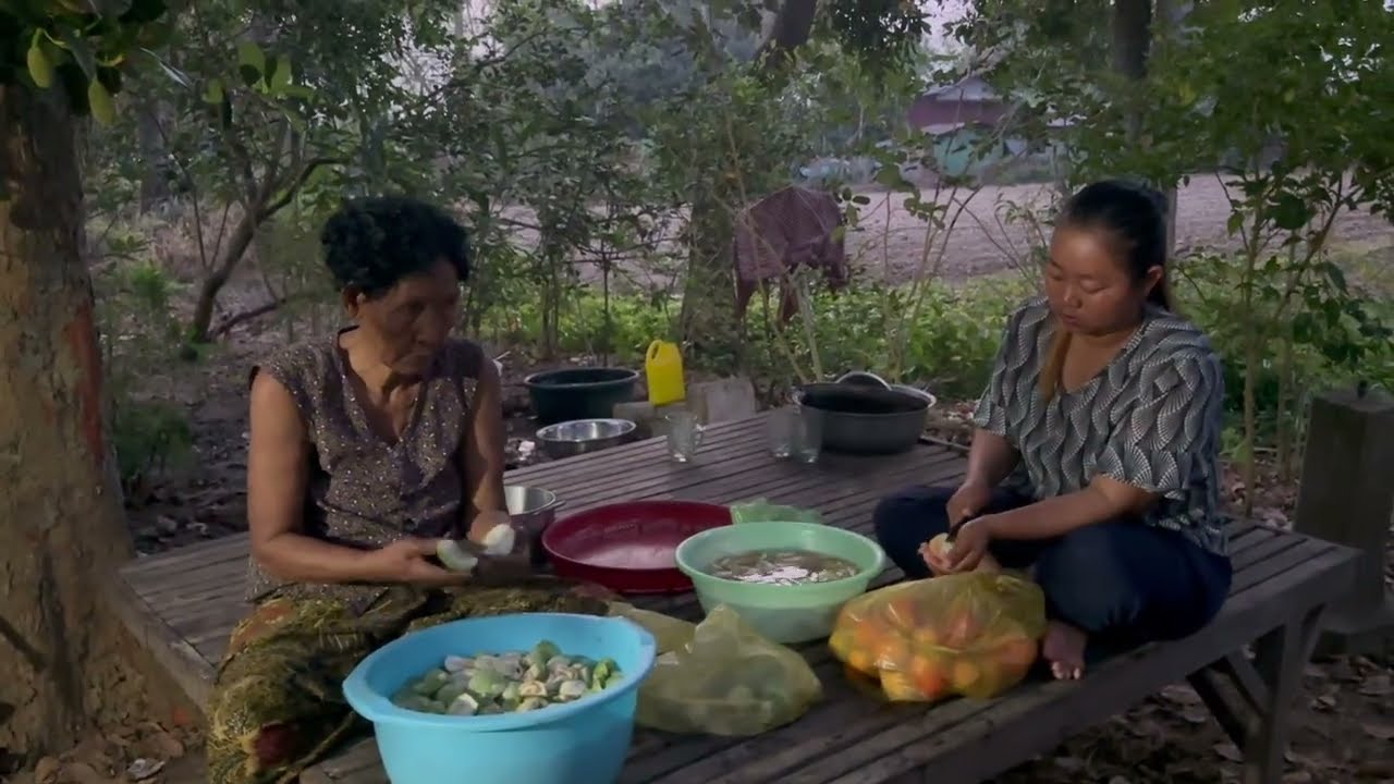 My family and I are at my uncle’s house helping prepare food to take to Wat Palang