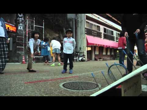 温泉街で夜店や音楽ライブの催し