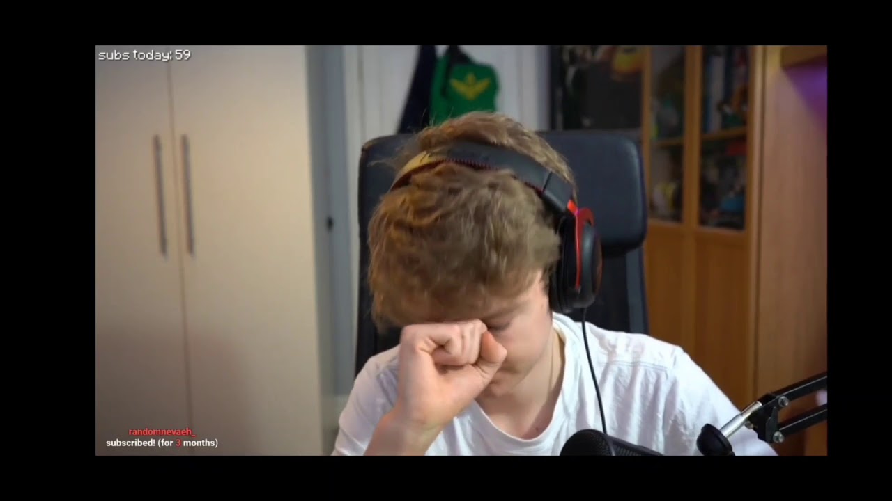 Tommyinnit reaction to twitch removing the Pogchamp emote and replacing it with Komodohype emote