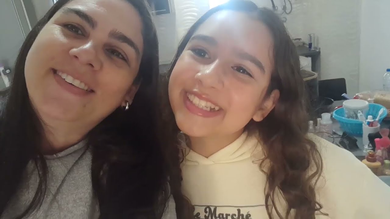 Manuella & Bruna Valdez Em...Mostrando as primeiras coisinhas compradas em Portugal 🇵🇹 