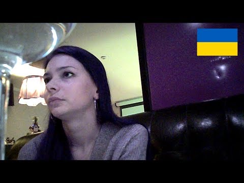 Video: Vaten Met Wangen: Een Vrouw In Kiev Injecteert Zichzelf Met Vulstoffen Om Speciaal Te Zijn