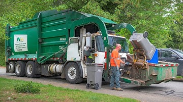Autocar WXLL - McNeilus Pacific Front Loader w/ Perkins Carry Can