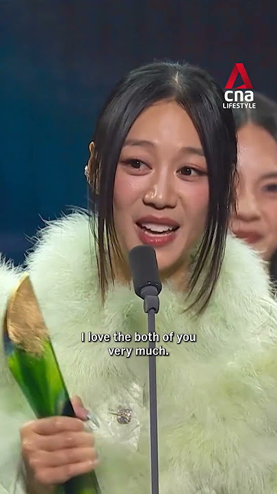 Tasha Low, Chantalle Ng share touching moment on stage | Star Awards 2025