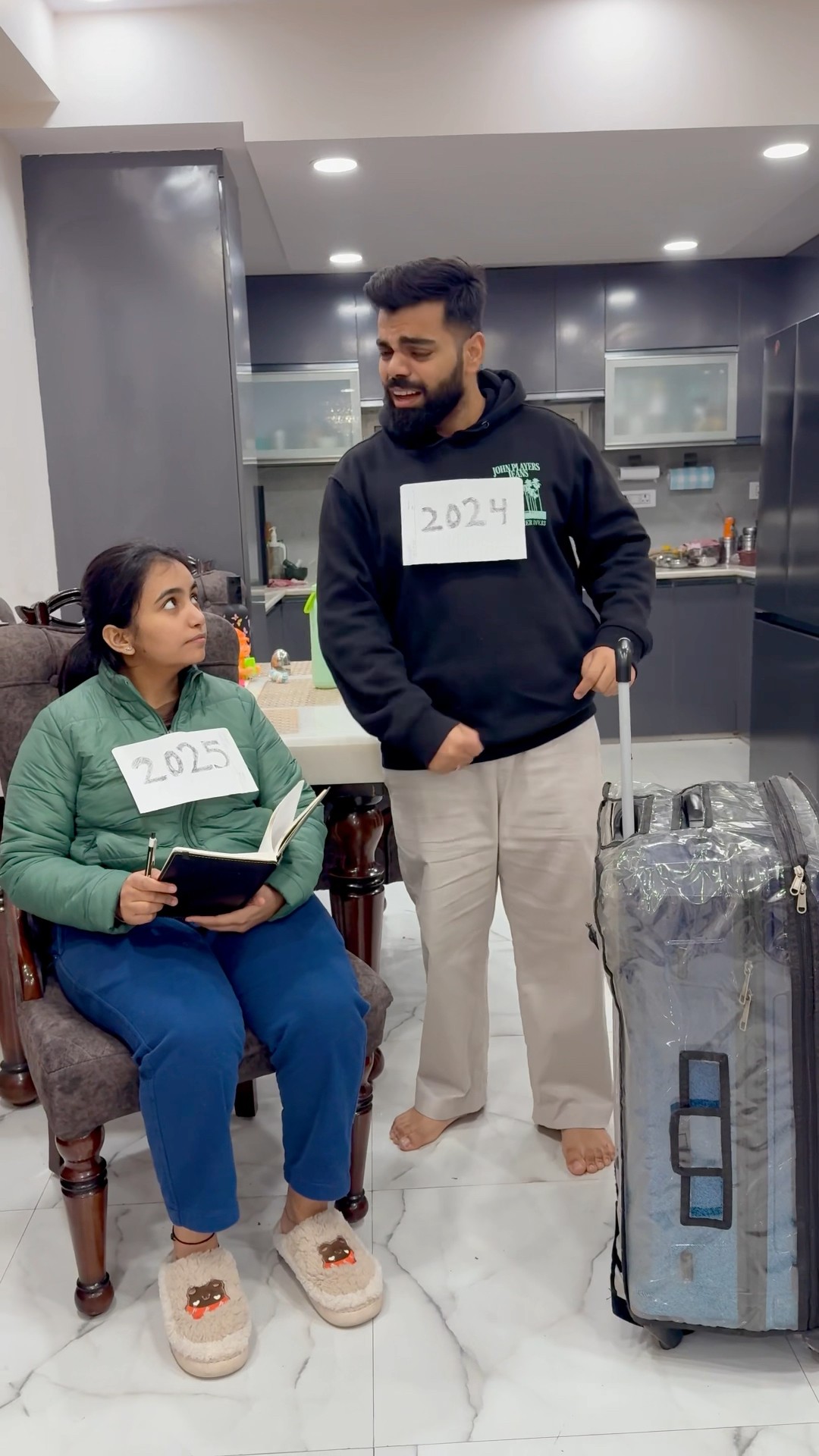 Gaurav \u0026family ki taraf say aap sabhi ko #hapynewyear2025  #shorts #youtubeshorts #gauravaroravlogs