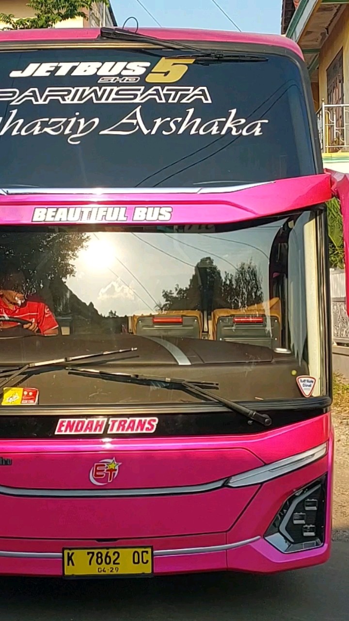 Endah Trans: Mengukir Jejak di Industri Pariwisata Indonesia Melalui Armada dan Layanan Unggulan