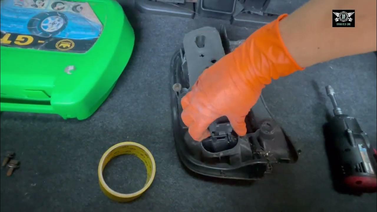 Nissan Micra K12 rear lights cluster removal for changing bulbs, brake