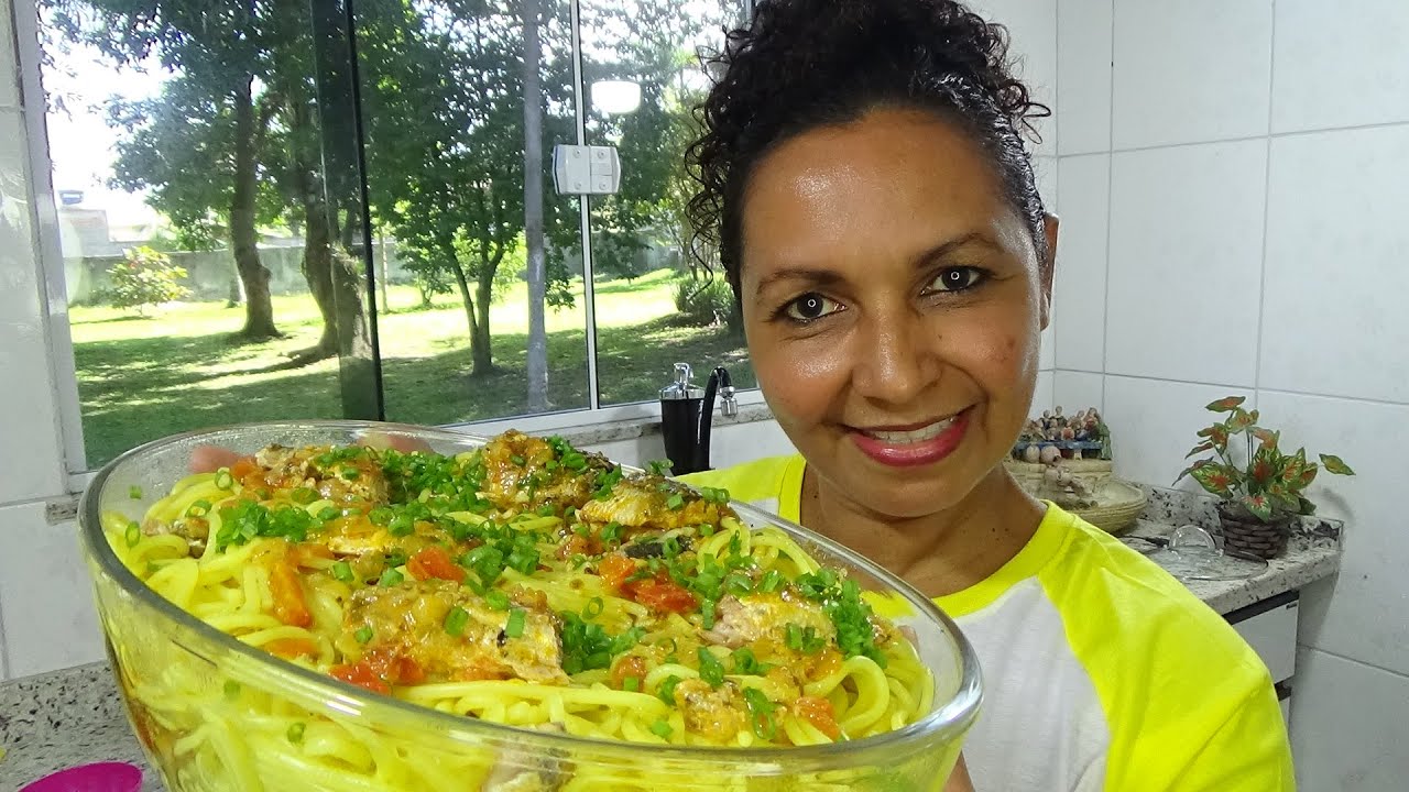 SARDINHA DE PANELA DE PRESSÃO E MACARRÃO SOLTINHO