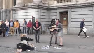 Lampa FALY and Dasha Pearl in Bruxelles Place singing  Bob Marley song (Busker Reggae)