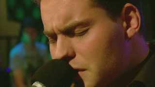 Video thumbnail of "VIRUS 5 december 2013: Douwe Bob - Stone into the River"