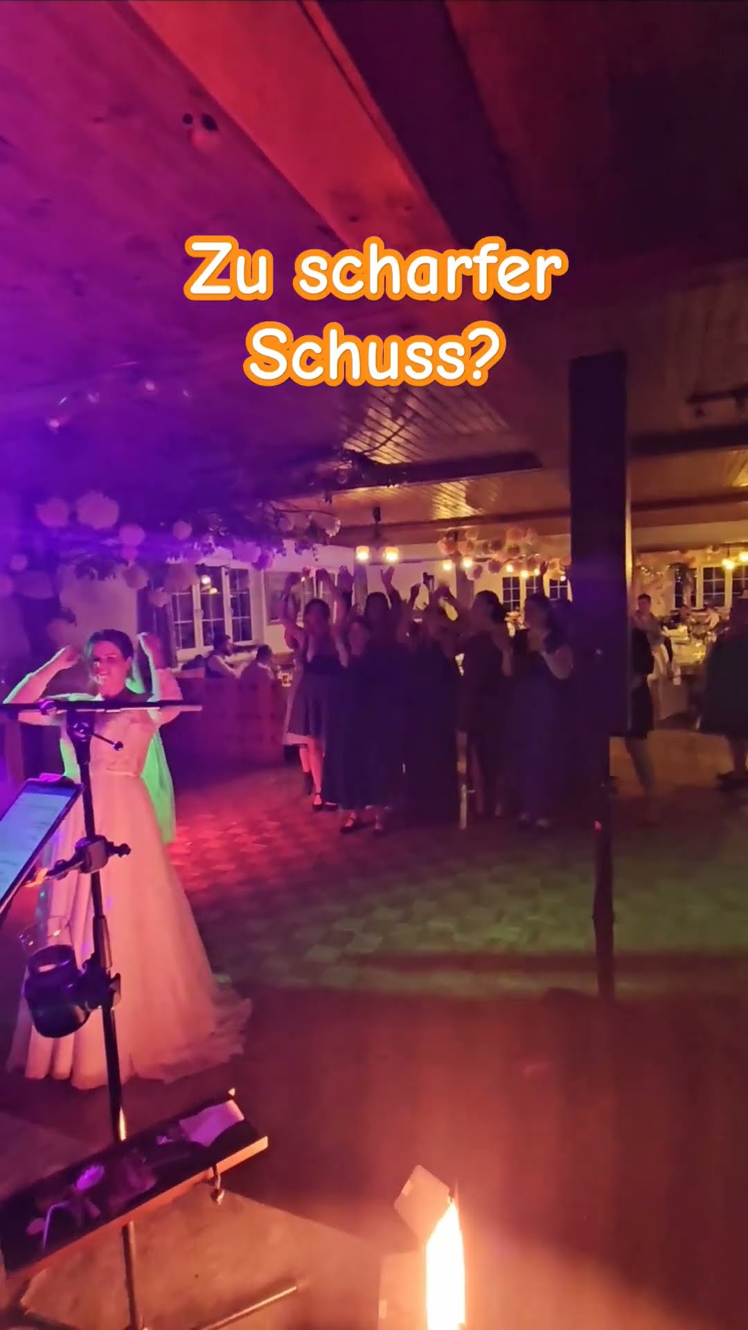 Brautstrauß werfen - scharfer Schuss... 😀 #shorts - YouTube