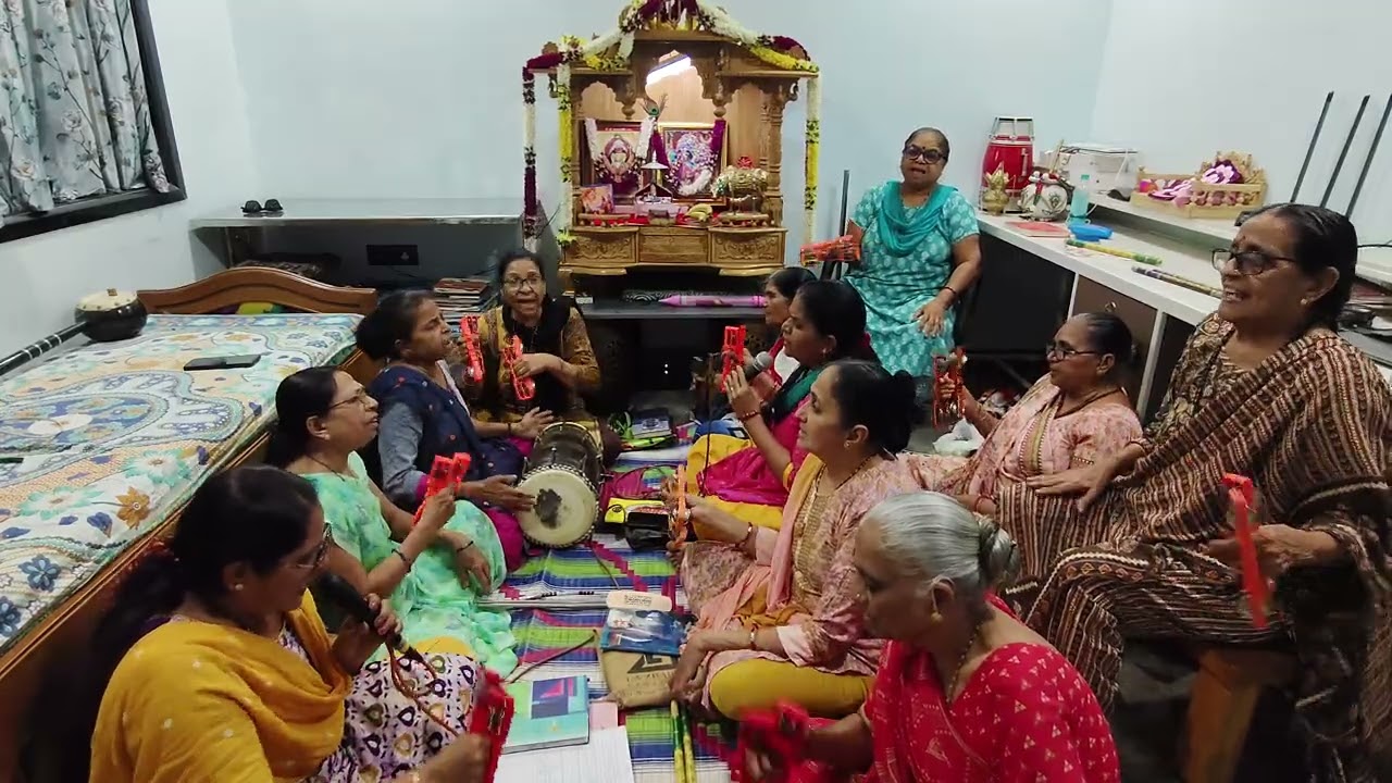 લખેલું છે🌺 વાહ સરસ ભજન હોળીનું🌺કાના રે ઓ કાનુડા તમે હોળી રમવા🌺 વૃંદાવન ભજન મંડળ ડભોલી ગીતા પરમાર 