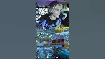 xQc teammate INSANE 1v3 clutch in CS2... 🥶