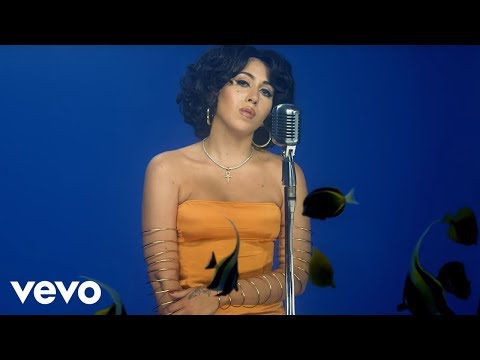 Video: Kali Uchis Govori V španskem Jeziku Na Tropicaliji