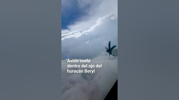 Avión vuela dentro del ojo del huracán Beryl