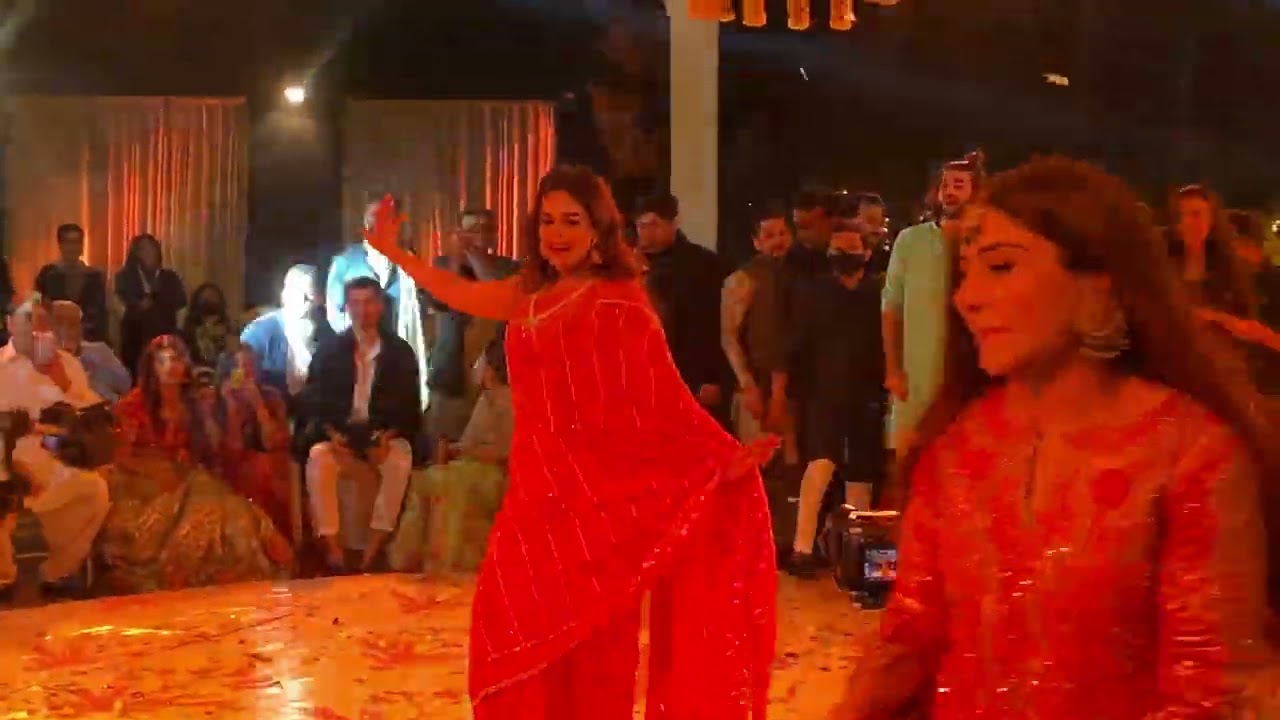 amar khan dance on tip tip at saboor,s mehndi