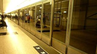 機場快綫 A-Train (K405-E105) 駛入港鐵機場站二號月台