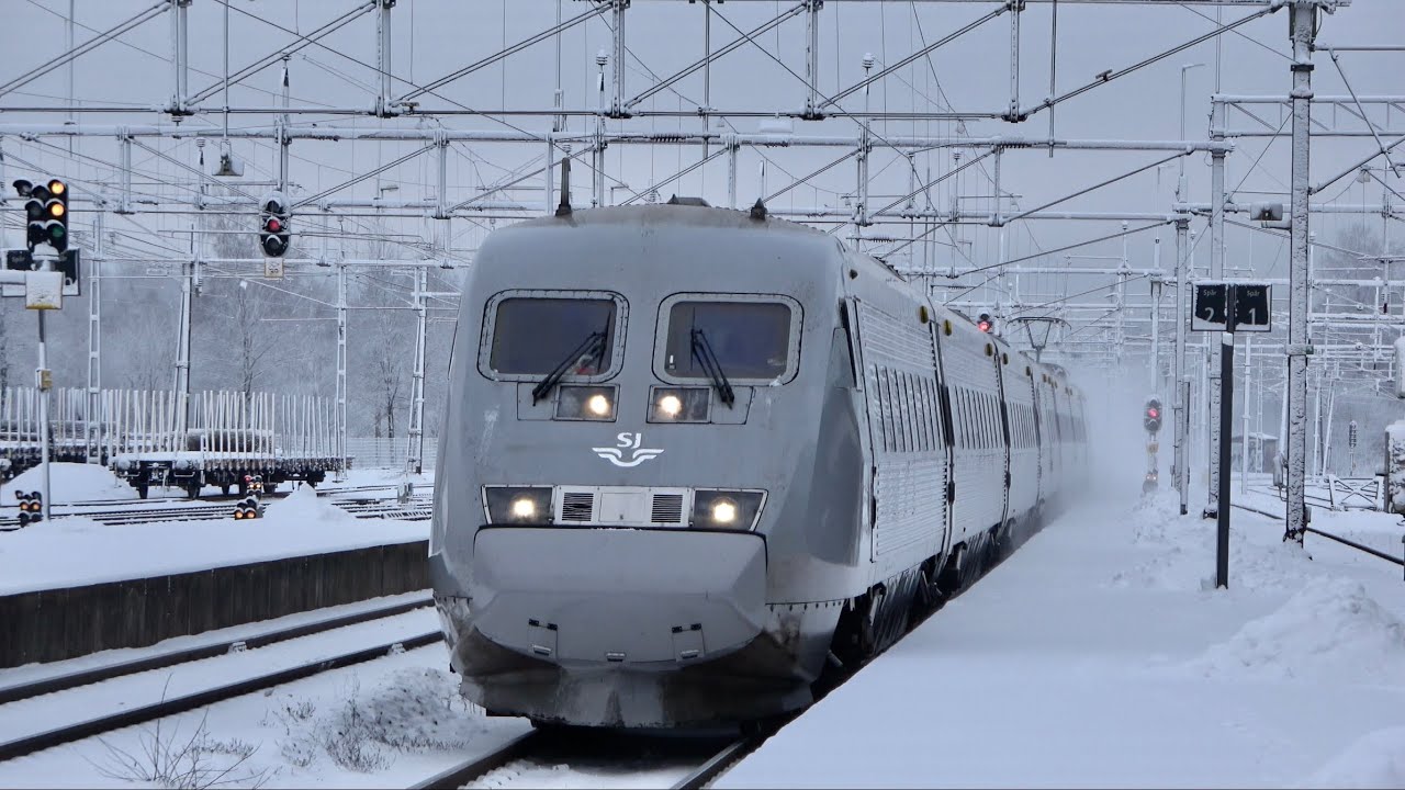 Vinter med snö på Järnvägen del 9 - Tåg i Alvesta