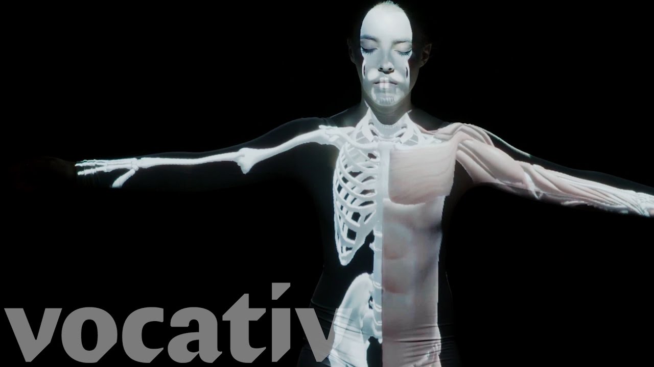 Anatomy Meets Augmented Reality In This Classroom - YouTube