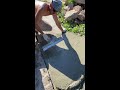 Тяжелый труд! Бетонирую дорожки возле дома!