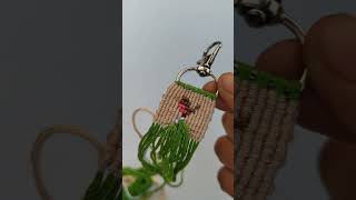 Christmas Tree #diy #bracelet #keychain #gifts #christmas #art #diy #macrame #diykeychain #holiday