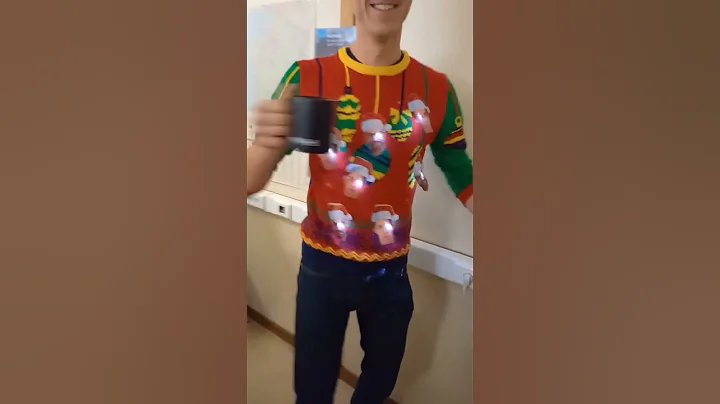 Herv et son pull de Nol maison, spcial coupe du mo...