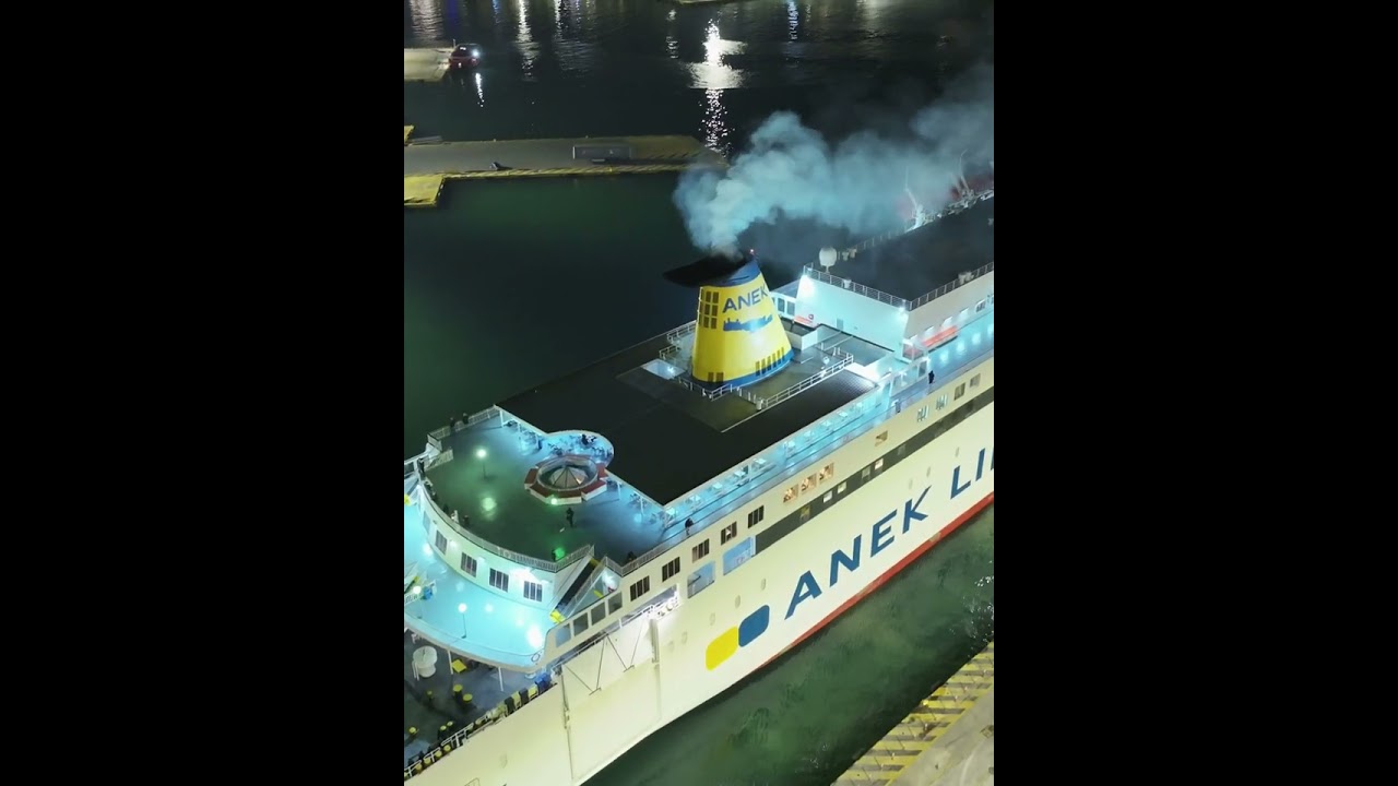 Πειραιάς. Λευτέρης καντενασος🎻🎤