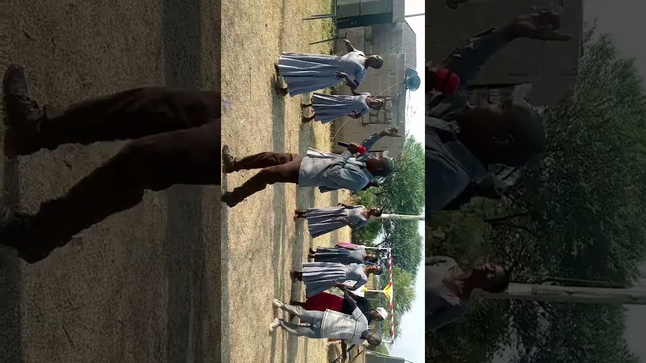 Baraka akiimba __live__wimbo wa Nainua__kwenye __mkutano __abarikiwa __akiwa mkoani simiyu Nkololo