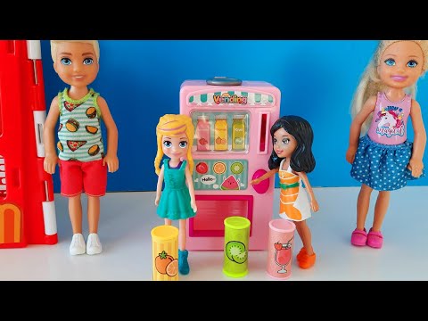 Polly Pocket İçecek Otomatında İçecek Tartışması Anne Barbie