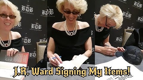 J.R. Ward Signing My Items! | The BdaggerB