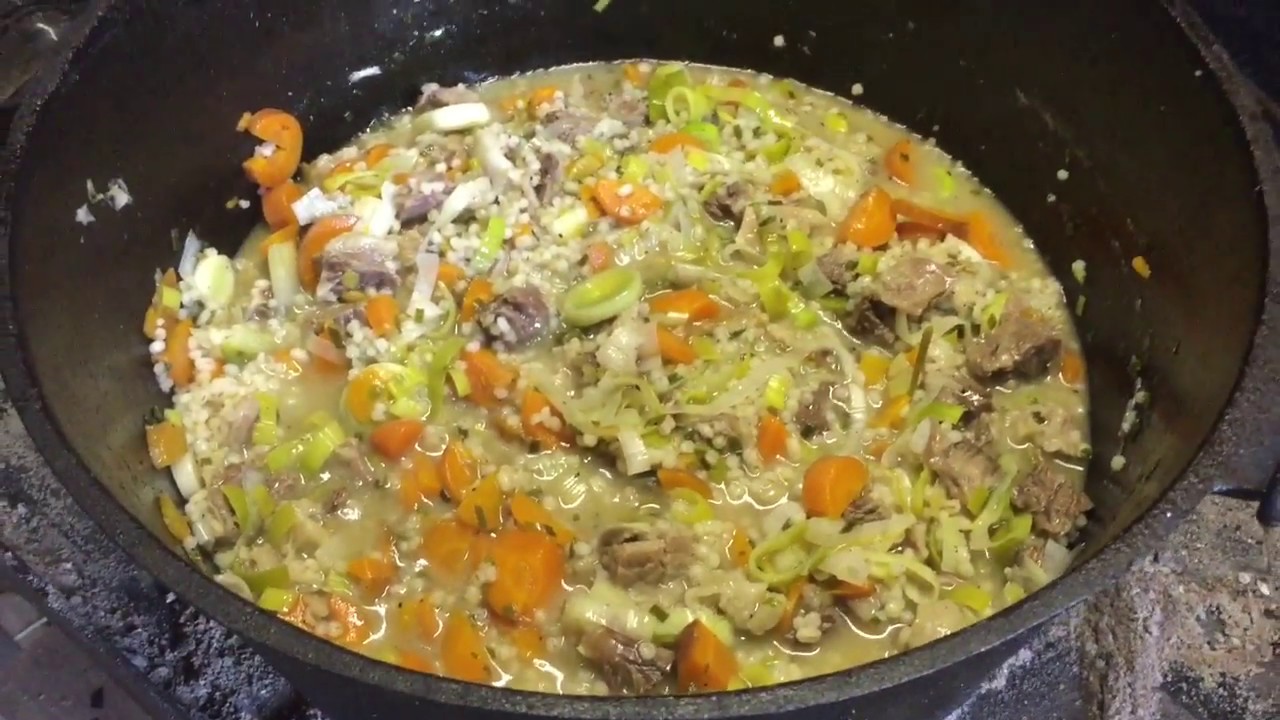 Graupensuppe mit Rindfleisch und Gemüse im Dutchoven - YouTube