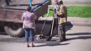 Как работники ЖКХ города Волхов избавляются от мусора