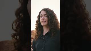 Kızlar Kardeşlerini Mutlu Etmek Için Ağla Şarkı Söylediler