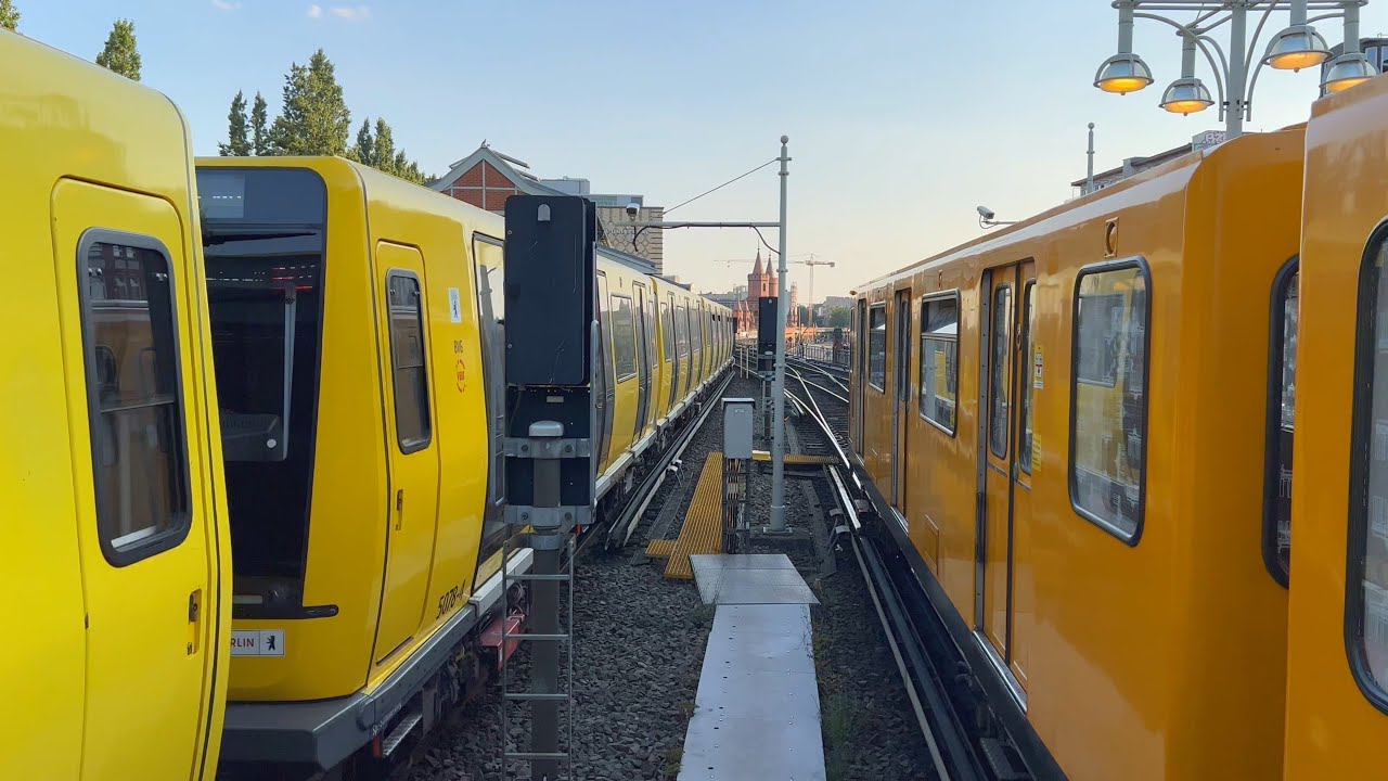 U-Bahn Berlin - Züge der U12 in Warschauer Straße und mehr