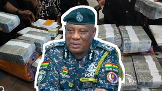 Schokkend! IGP Yohuno is dolblij omdat een man 85.000 Ghanese cedi die hij op straat vond, terugg...