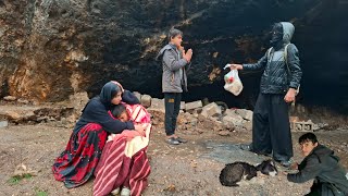 Saving Sasan! Rescued from Hunger by an Experienced Shepherd – Will They Save the Rain-Soaked Dog😱😱?