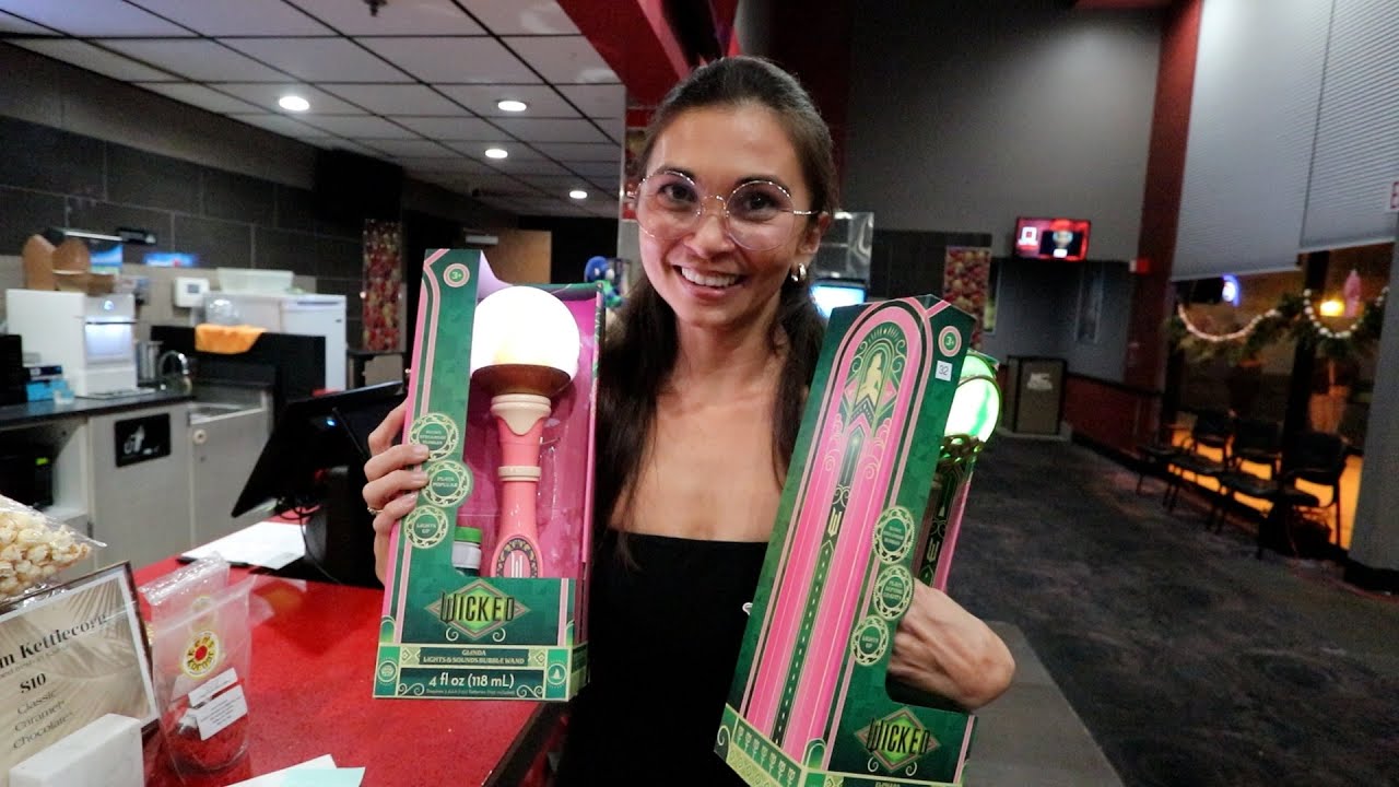 Миссис Гавайи купила целый кинотеатр, чтобы посмотреть «Зло»