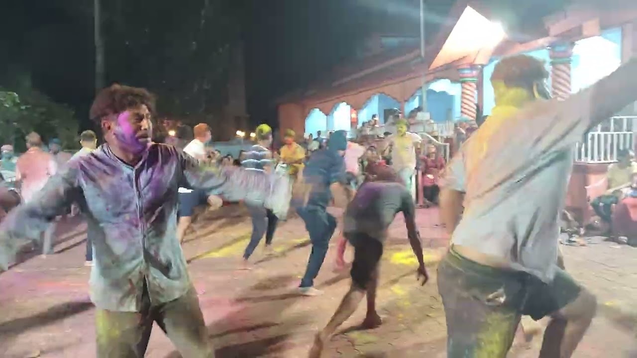 खोर्जुवे पोडवाळ सातेरी पंचायतन देवस्थान ची पाच दिवसाच्या धुळवडीत बेधुंद भक्तीभावाने नाचताना भाविक.