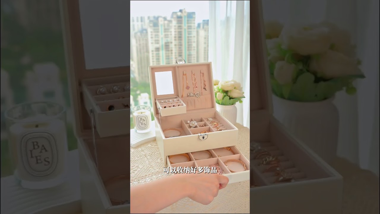 small but sparkly jewellery box 