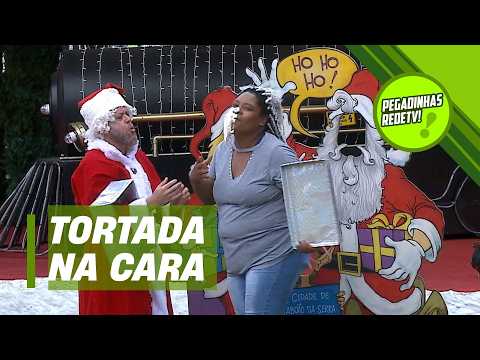 SANTA CLAUS GIVES A PECULIAR CHRISTMAS GIFT! | RedeTV! Pranks