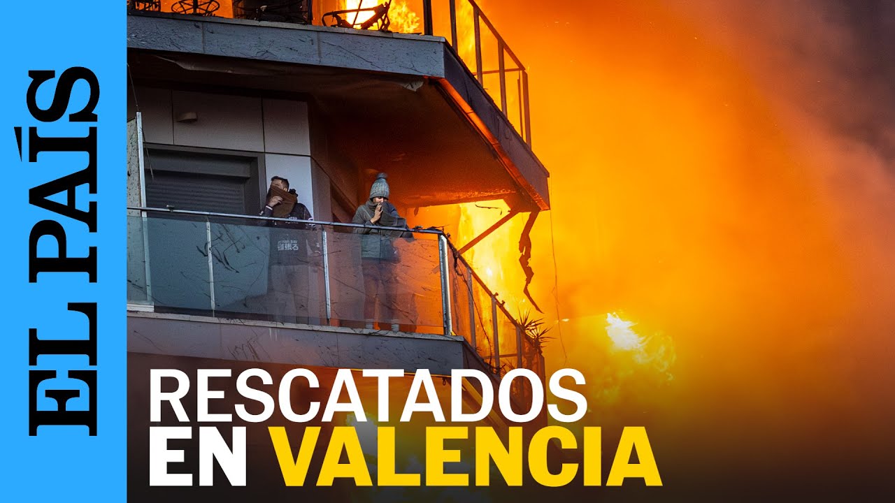 VALENCIA | Así ha sido el rescate de dos personas atrapadas en el interior del edificio | EL PAÍS